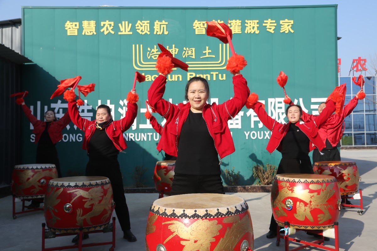 浩坤潤（rùn）土舉行“鑼鼓喧（xuān）天慶（qìng）元旦（dàn），歡歌笑語迎新年”文藝活動